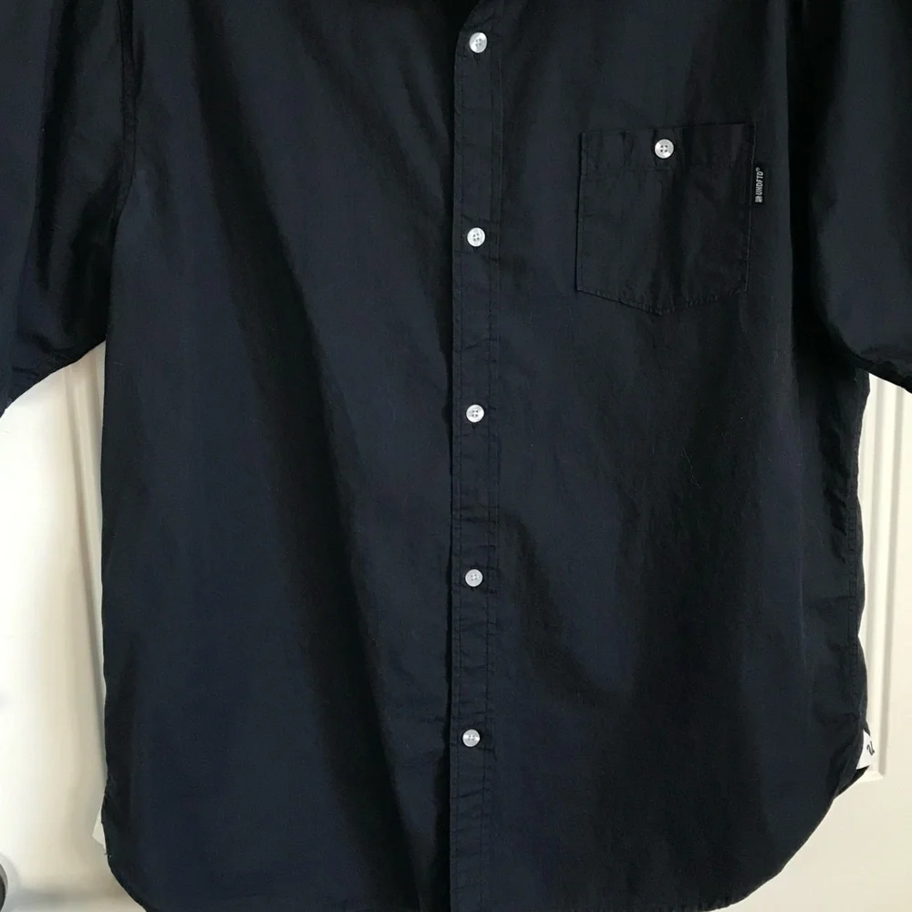 Undefeated Men’s XL Black Short Sleeve Button Up Shirt with chest pocket in EUC - Picture 7 of 14